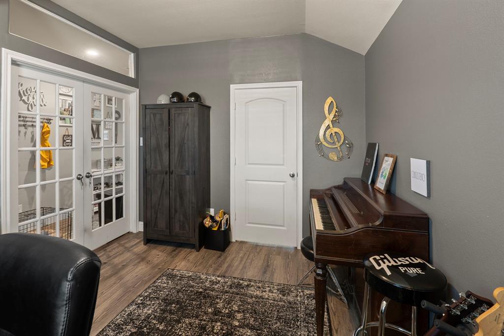 23131 Royal Tiger Road