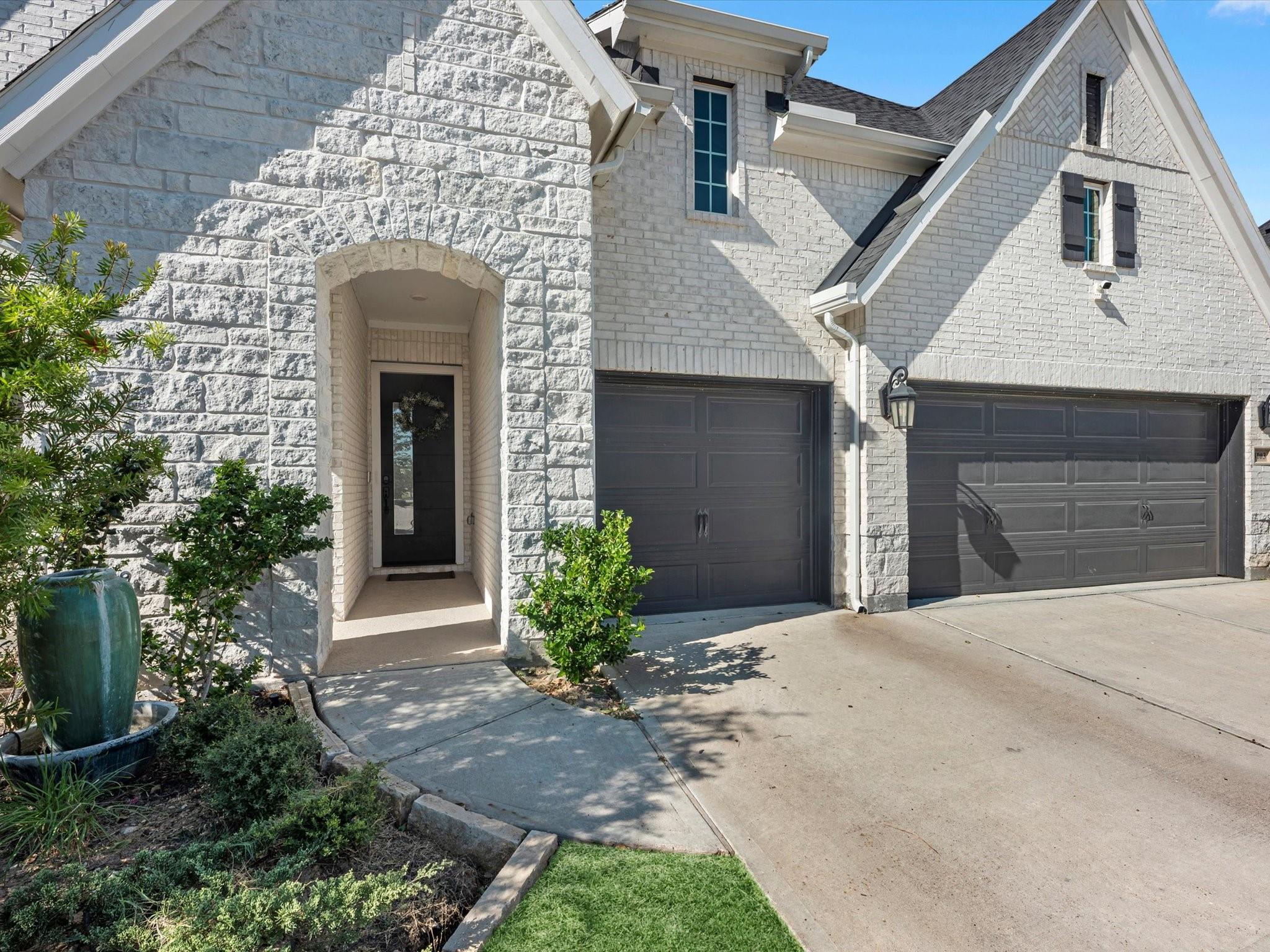 3103 Honeysuckle Way