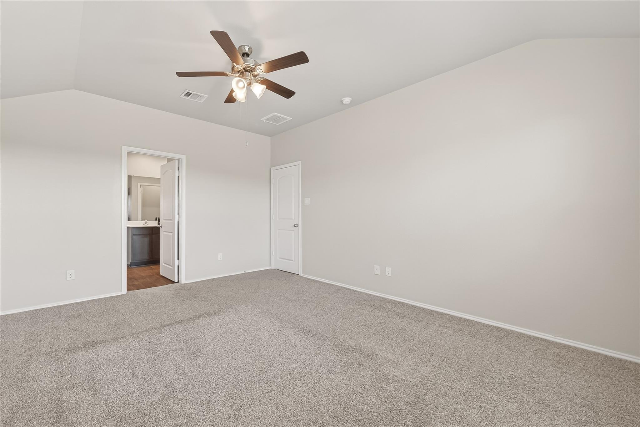 4763 Avellino Base Drive