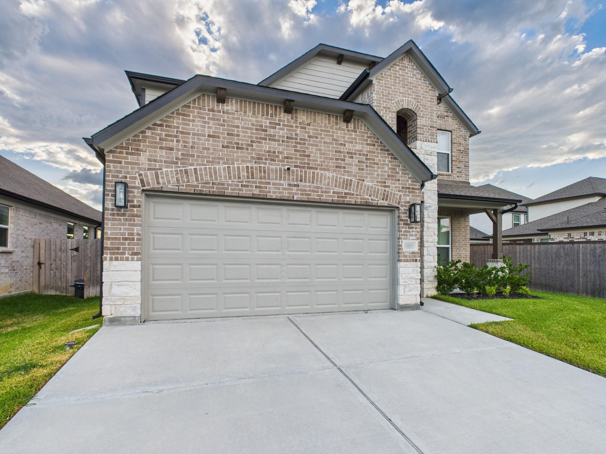 11823 Maple Oak Drive