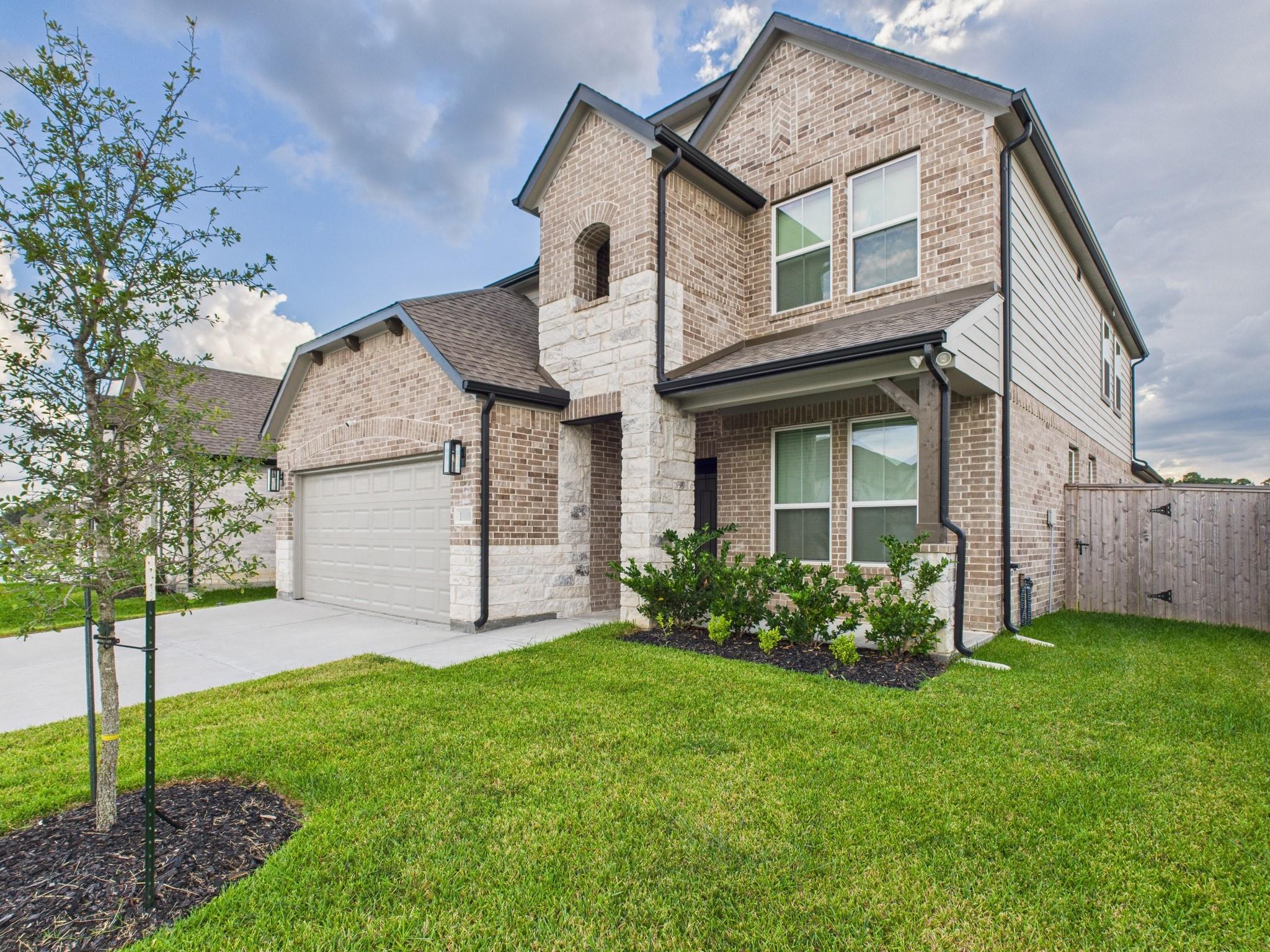 11823 Maple Oak Drive