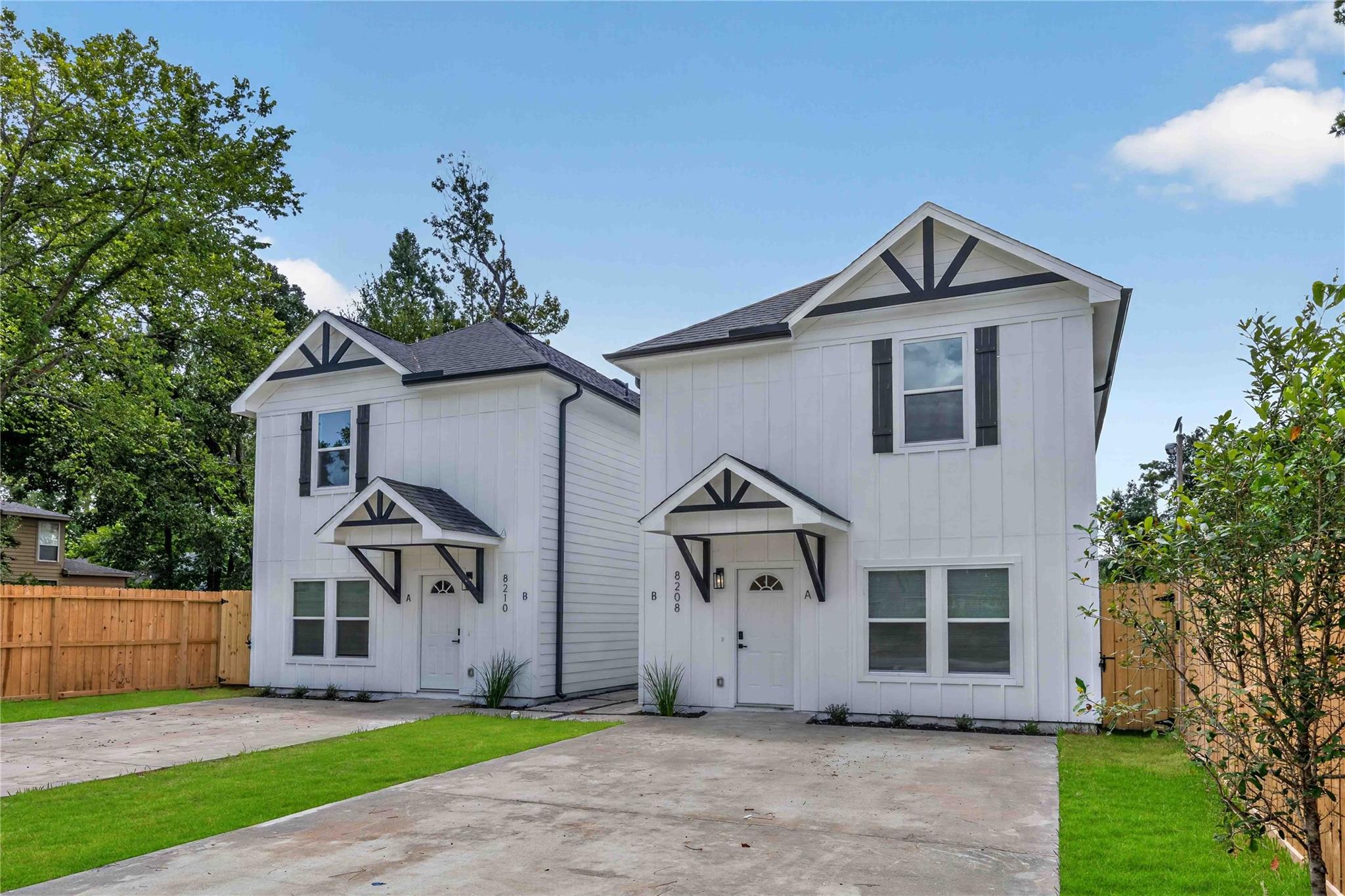 8208 Sterlingshire Street Unit: A/B