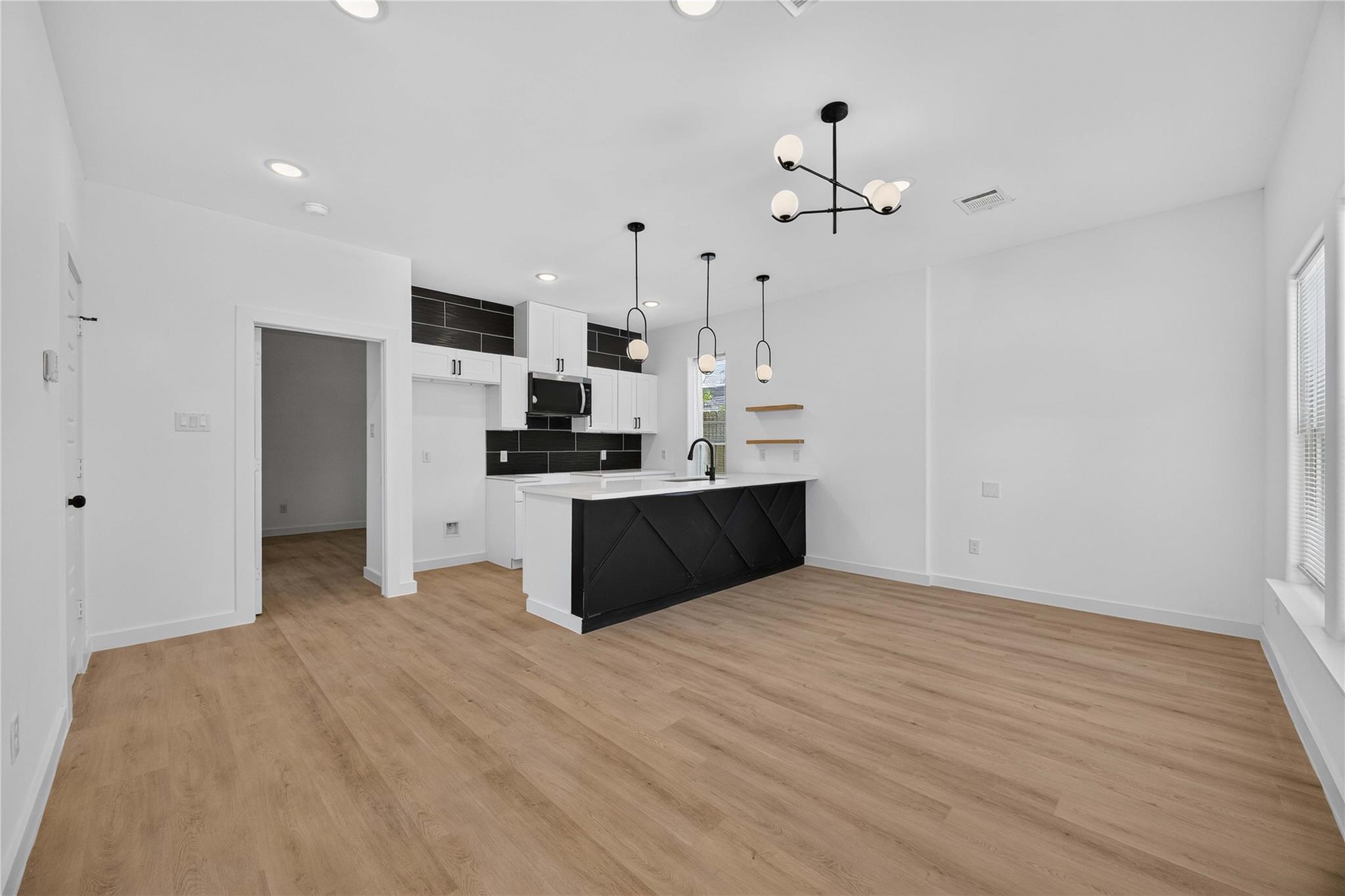 8208 Sterlingshire Street Unit: A/B