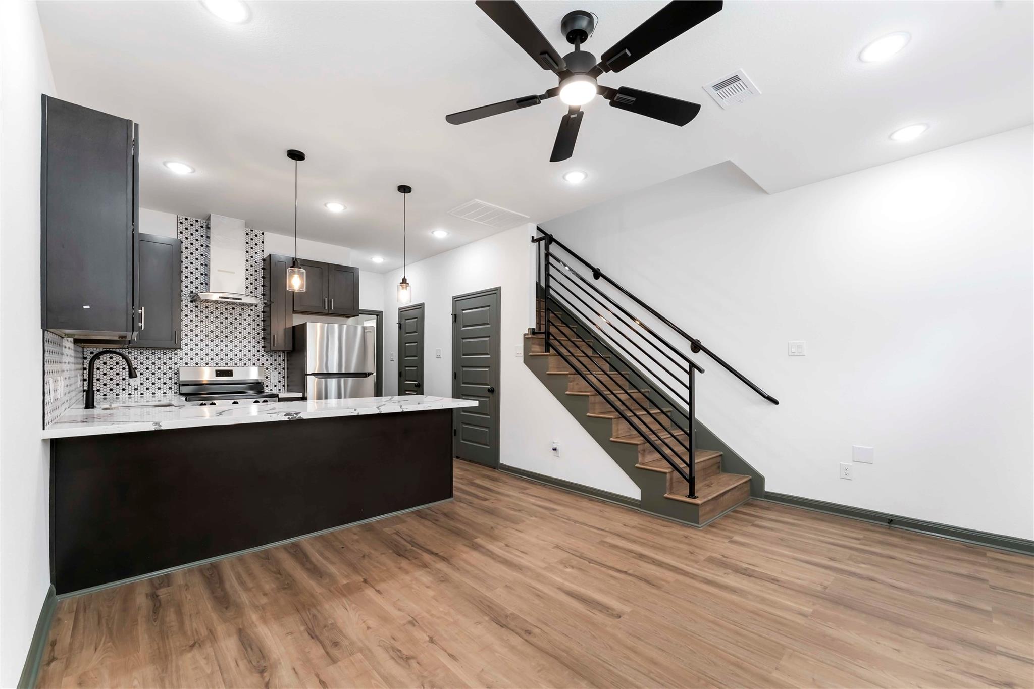 7987 Chateau Street # D, Houston Unit: D