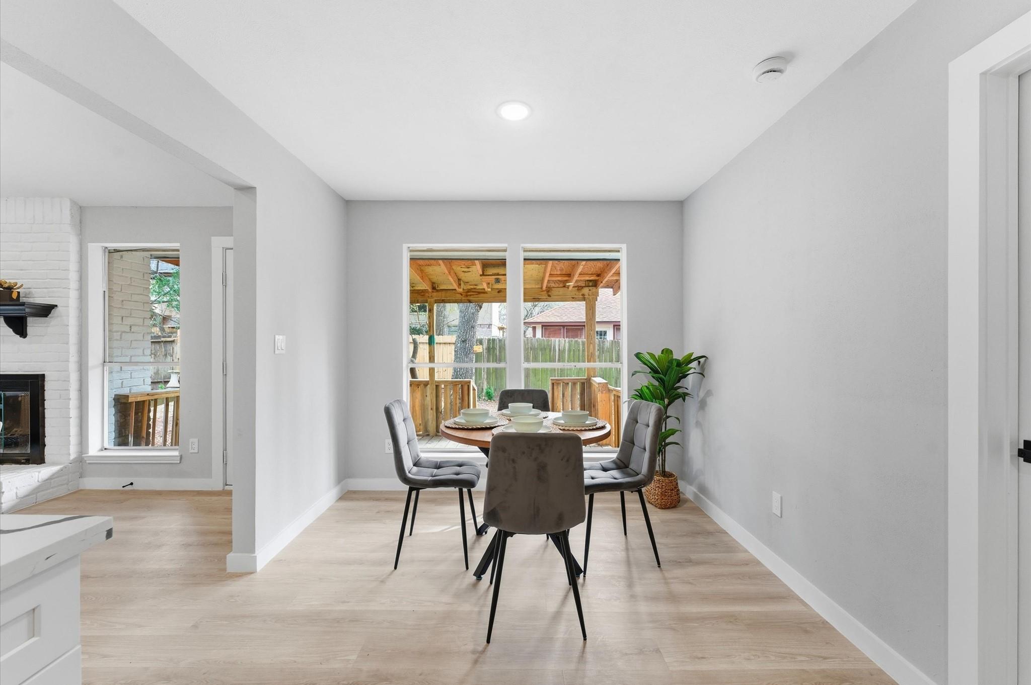 30 N Drifting Leaf Court