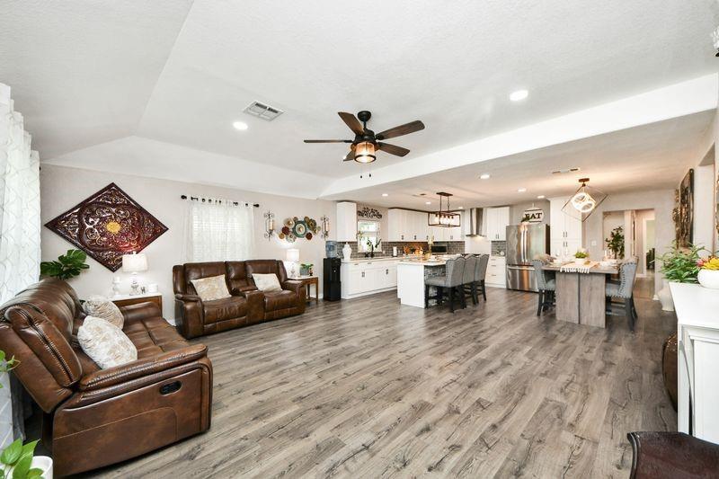 1409 Avenue I