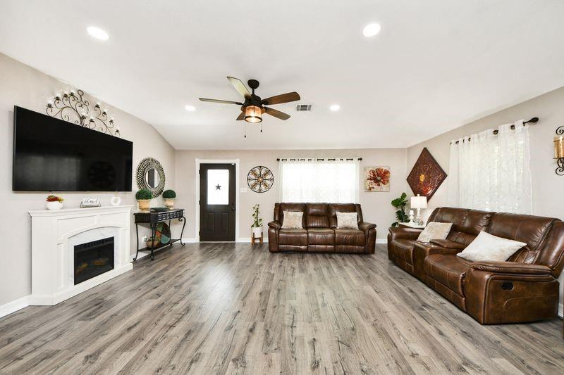 1409 Avenue I