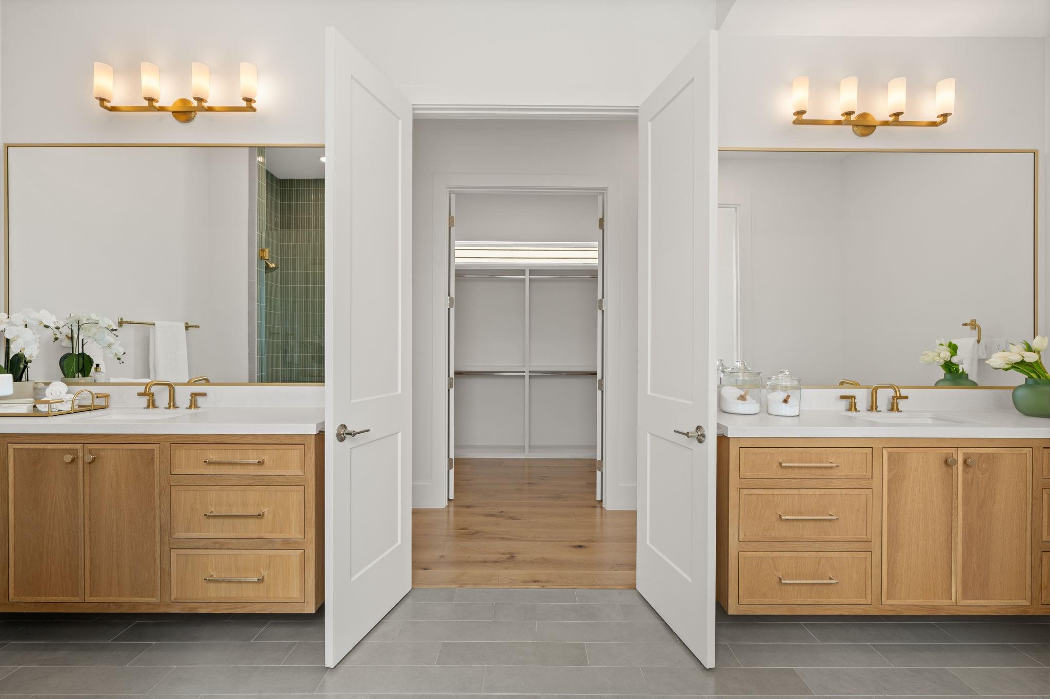 710 Waverly Street Unit: E