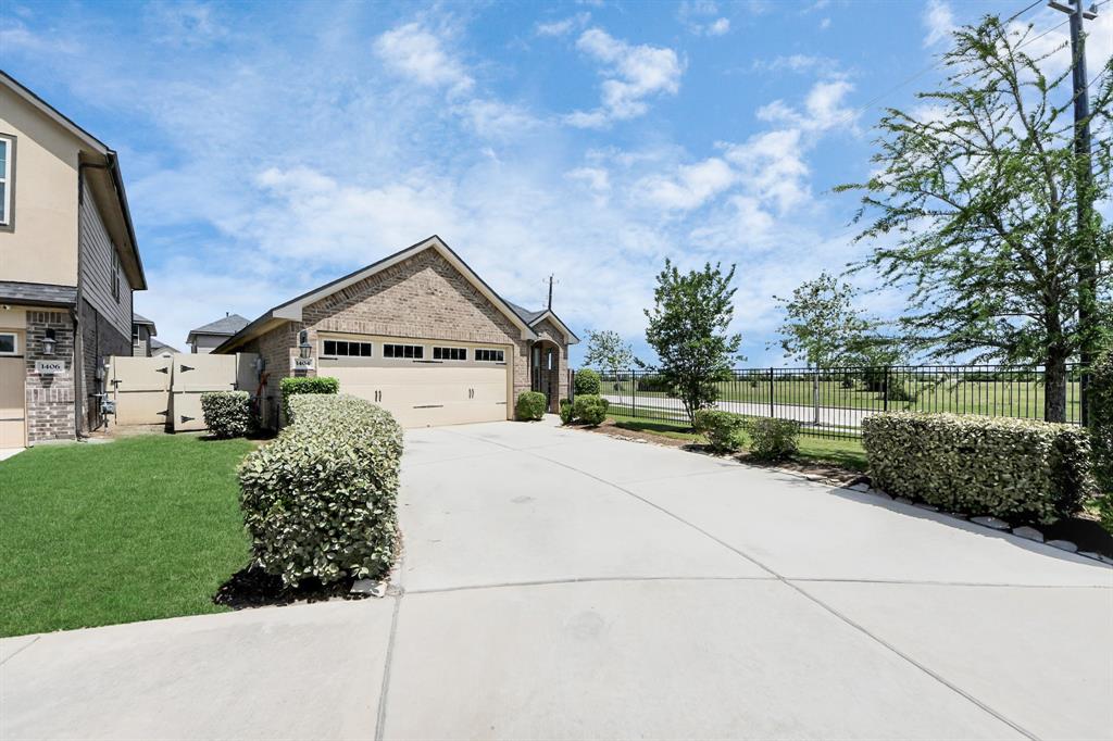 1404 Woods Lake Court
