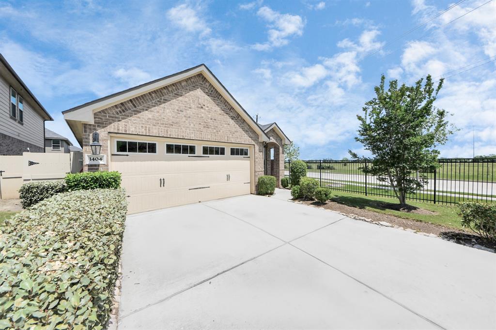 1404 Woods Lake Court