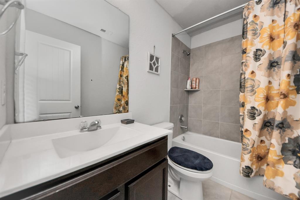 1404 Woods Lake Court