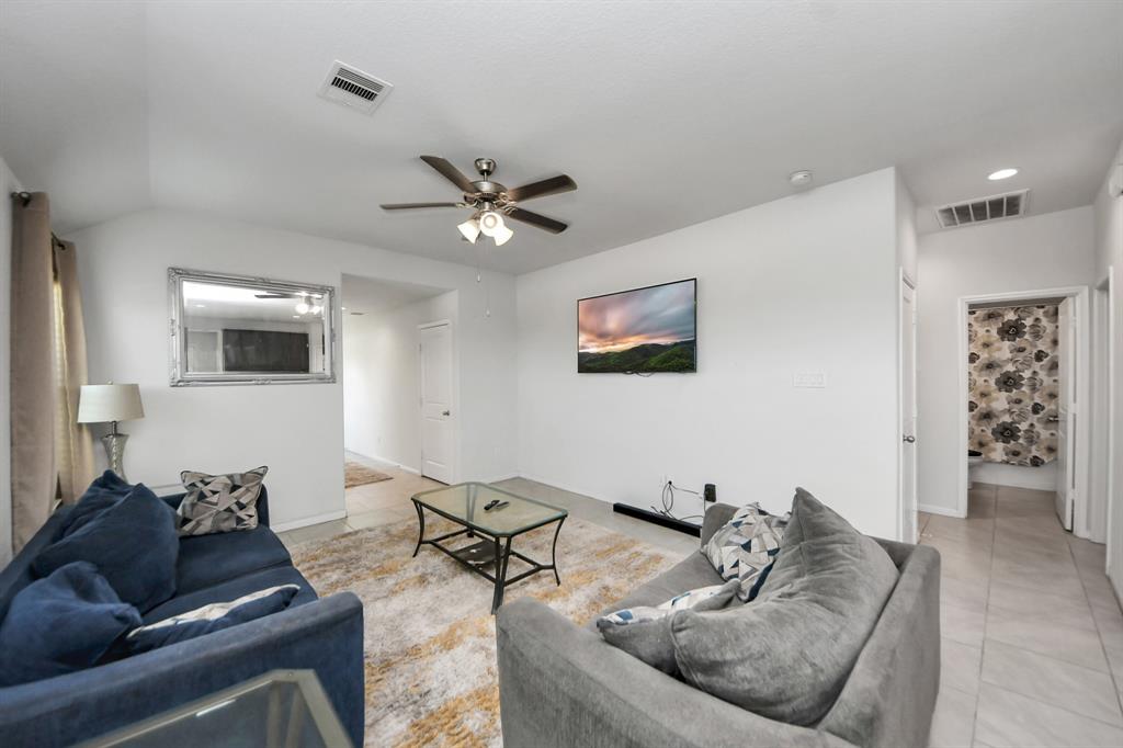 1404 Woods Lake Court