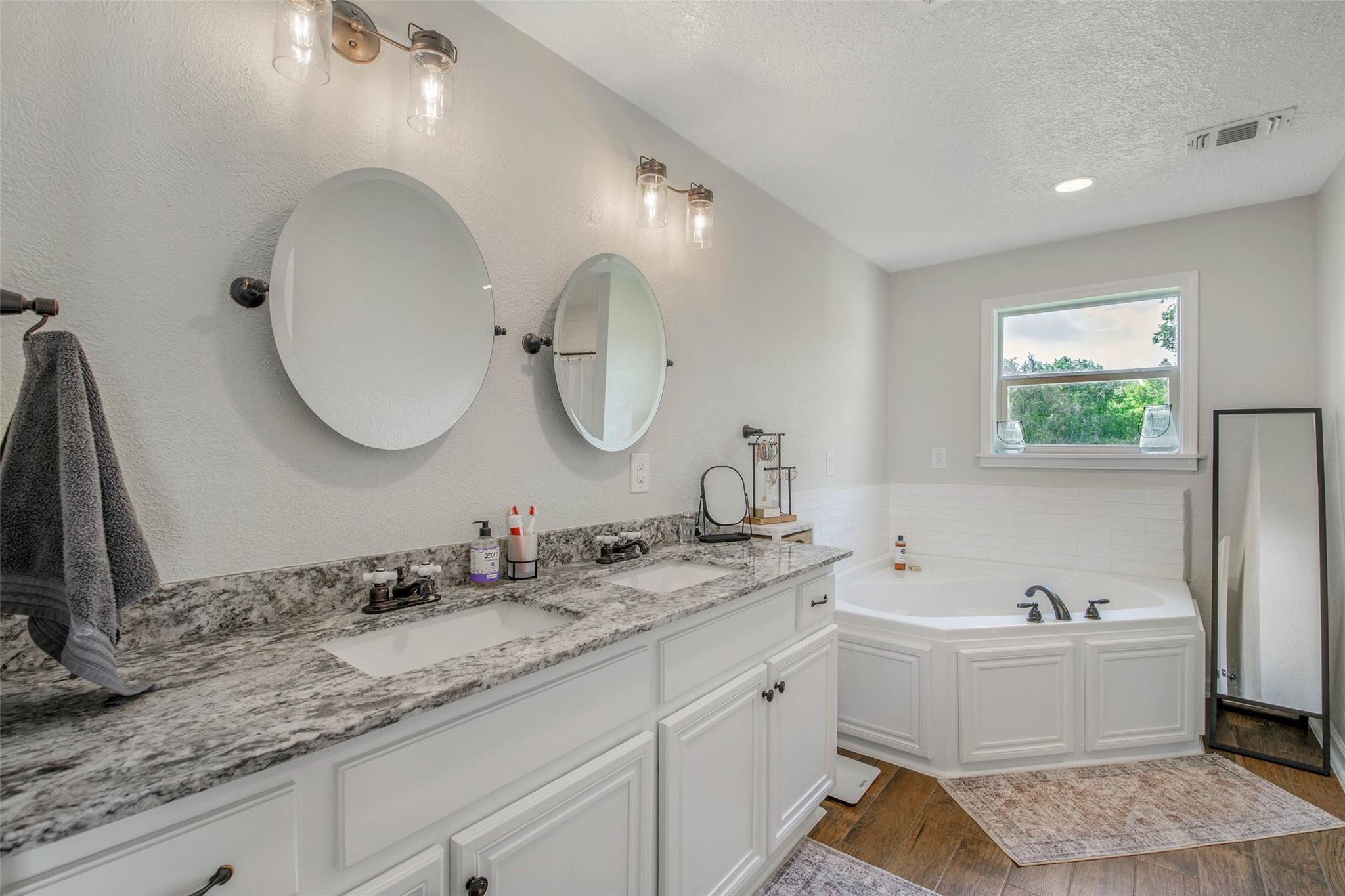 4112 Scenic View Drive