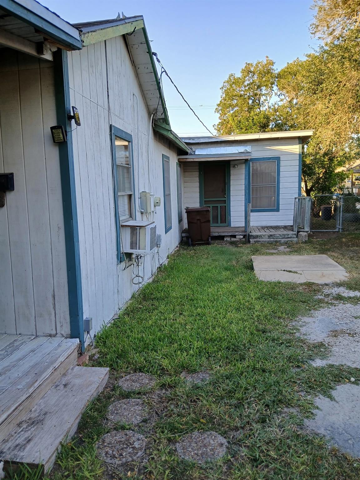 724 E Richard Avenue, Kingsville