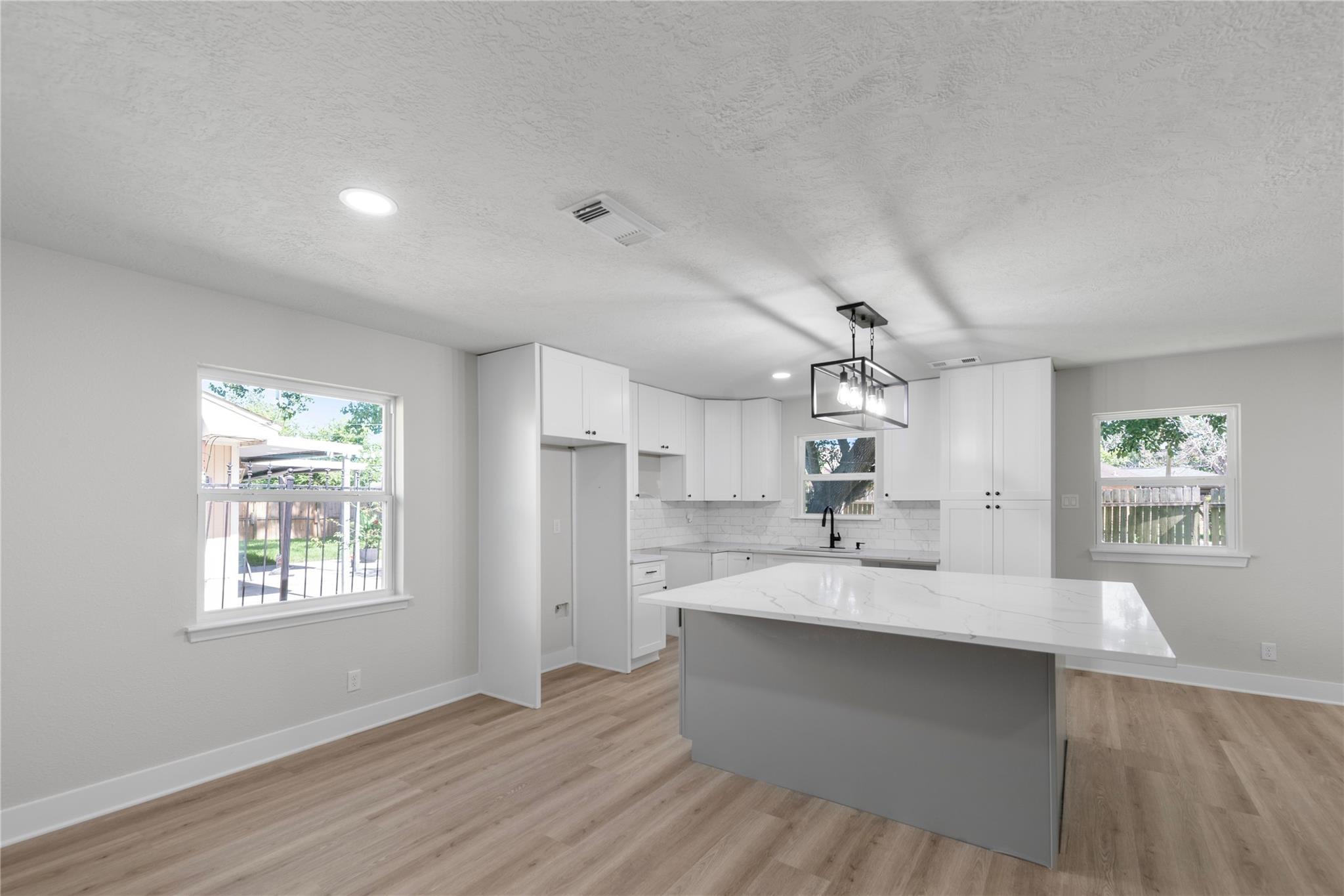 5102 Tavenor Lane