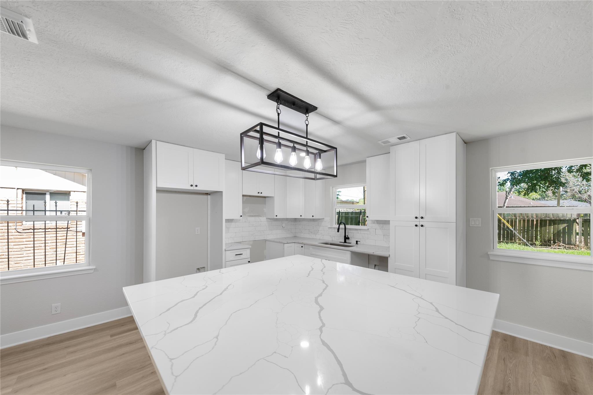 5102 Tavenor Lane