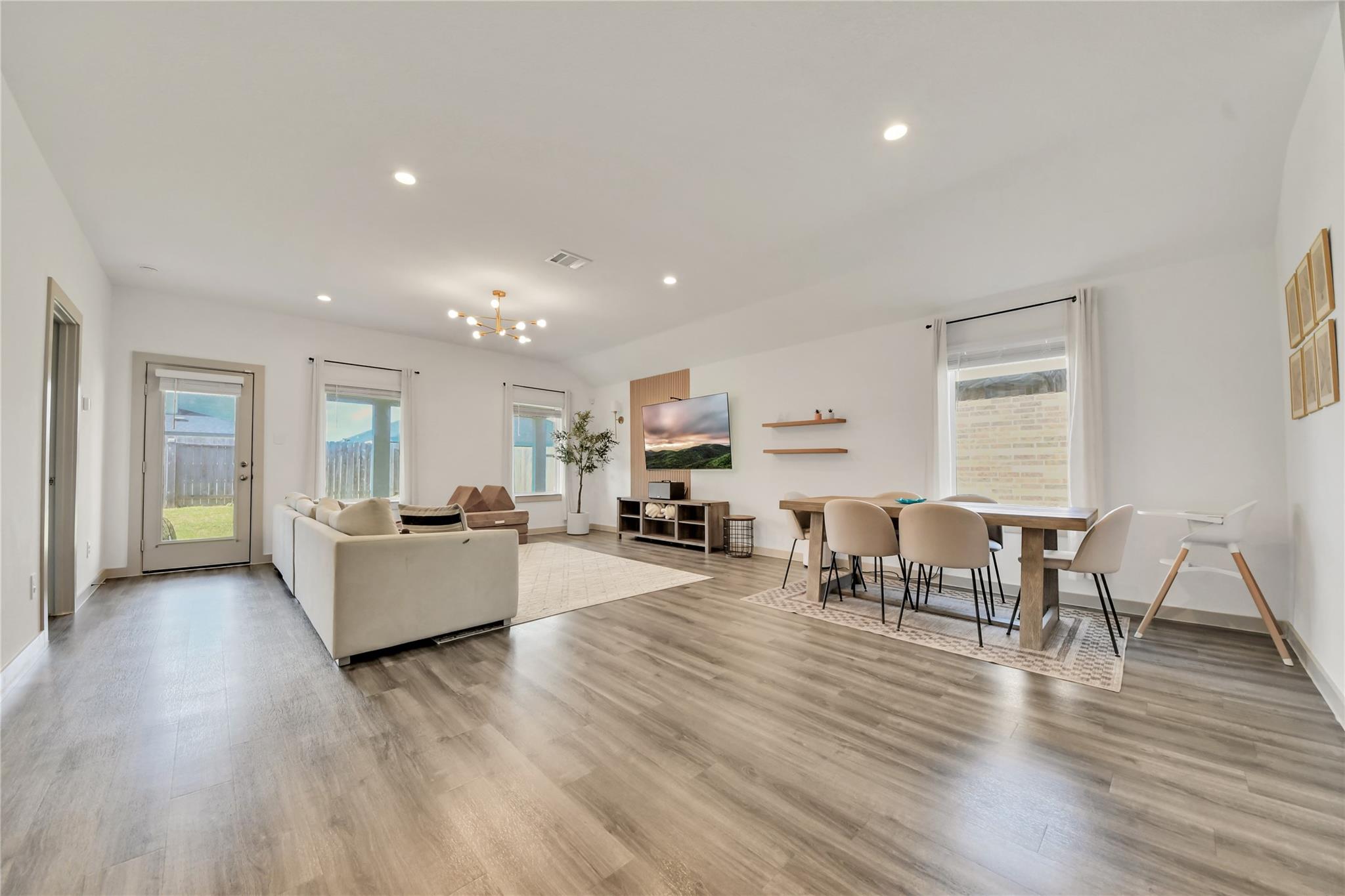 1015 Kinder Sky Lane
