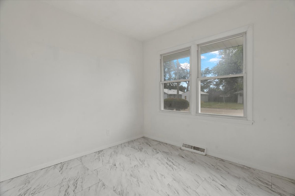 2010 W Grove Avenue