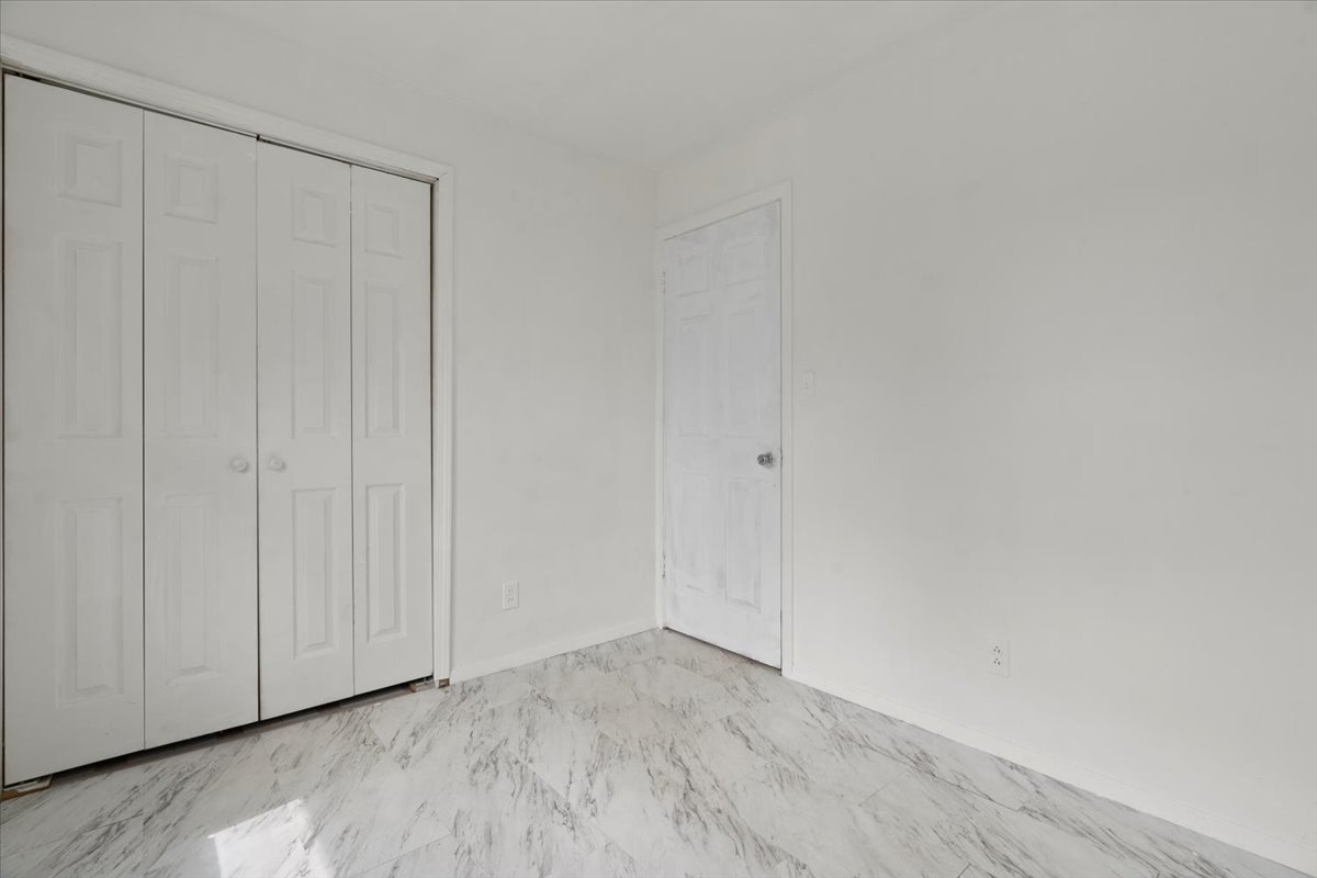 2010 W Grove Avenue
