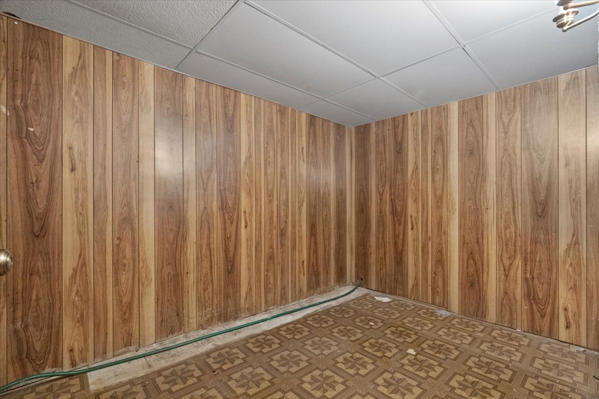 2010 W Grove Avenue