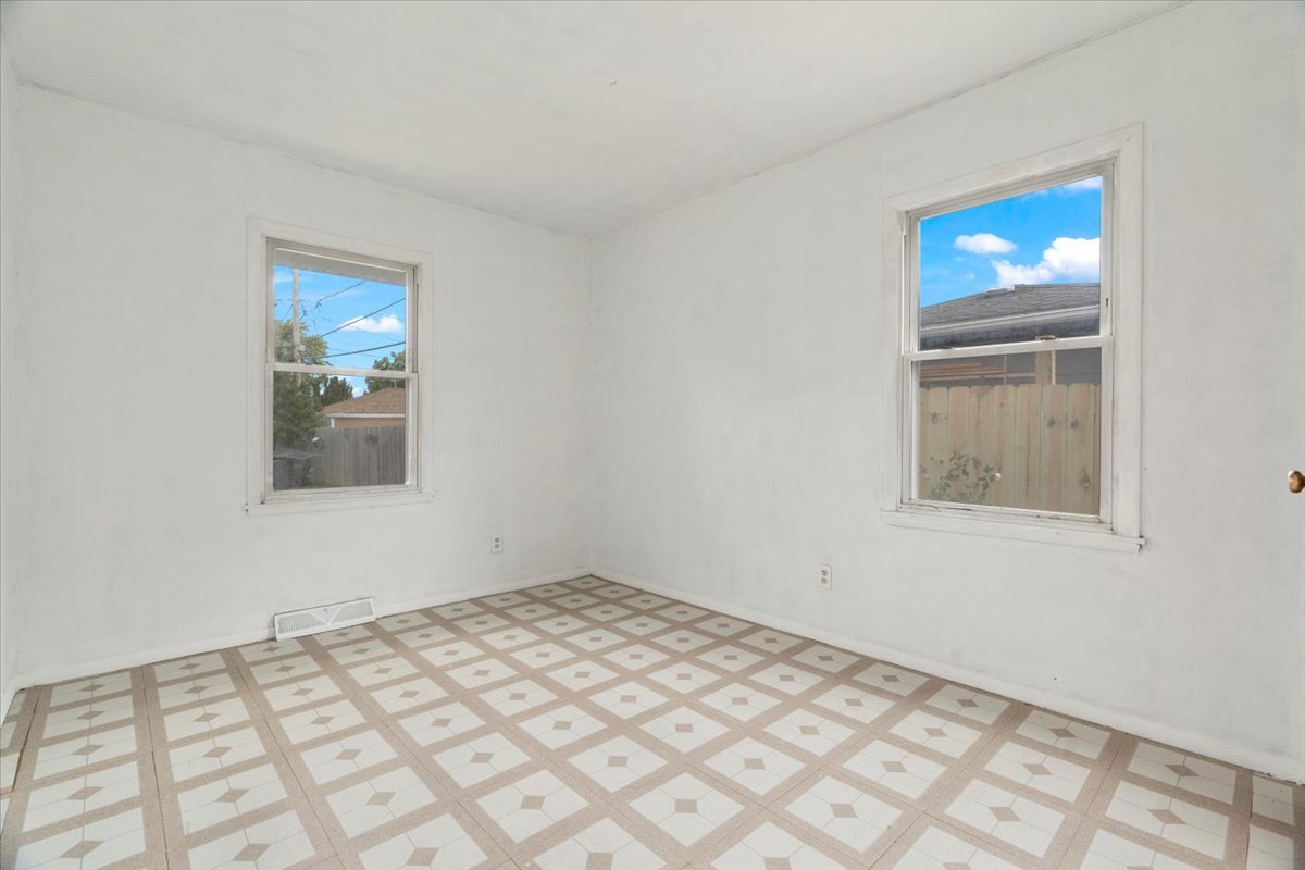 2010 W Grove Avenue