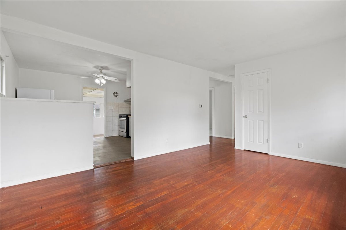 2010 W Grove Avenue