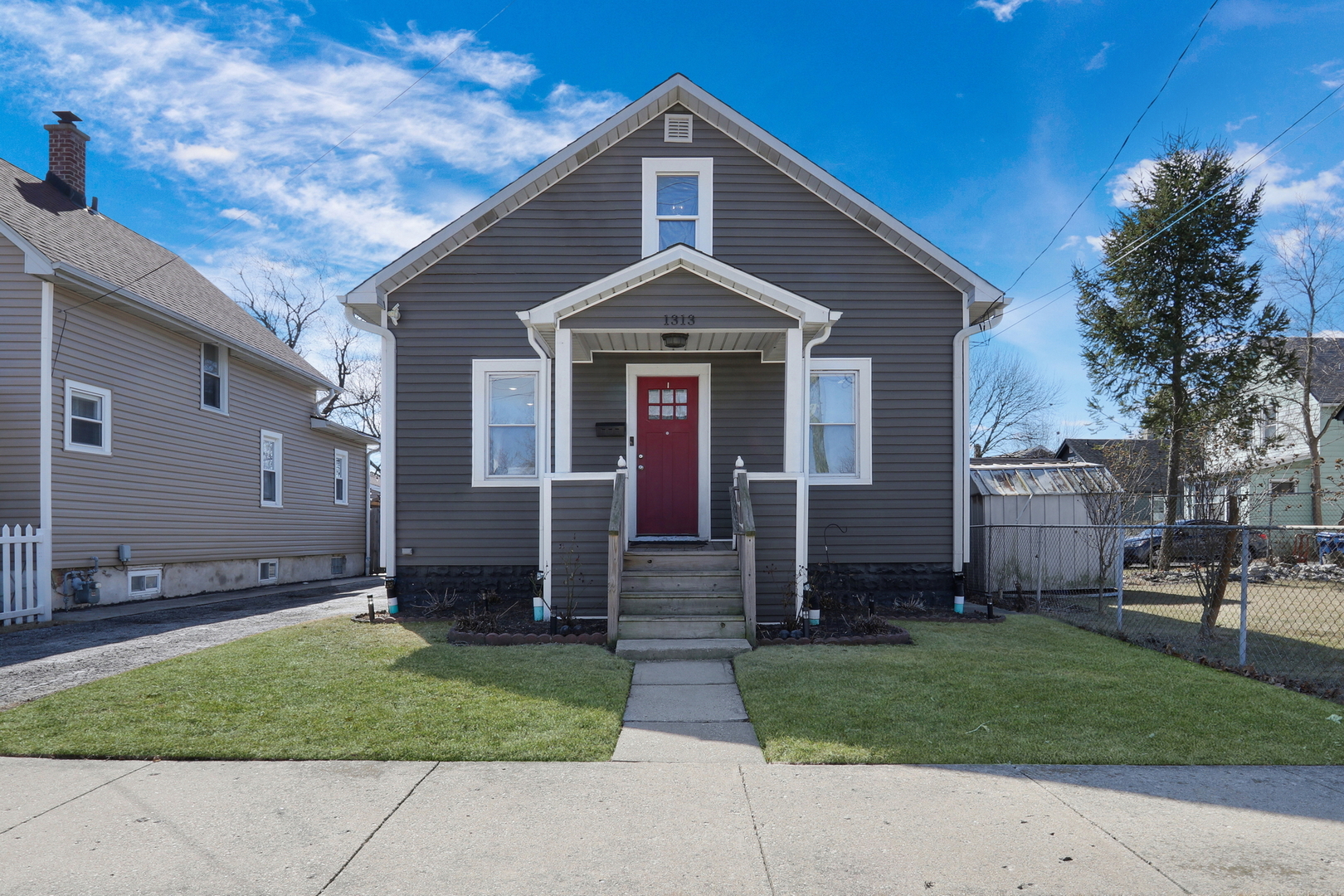 1313 W Cornelia Avenue