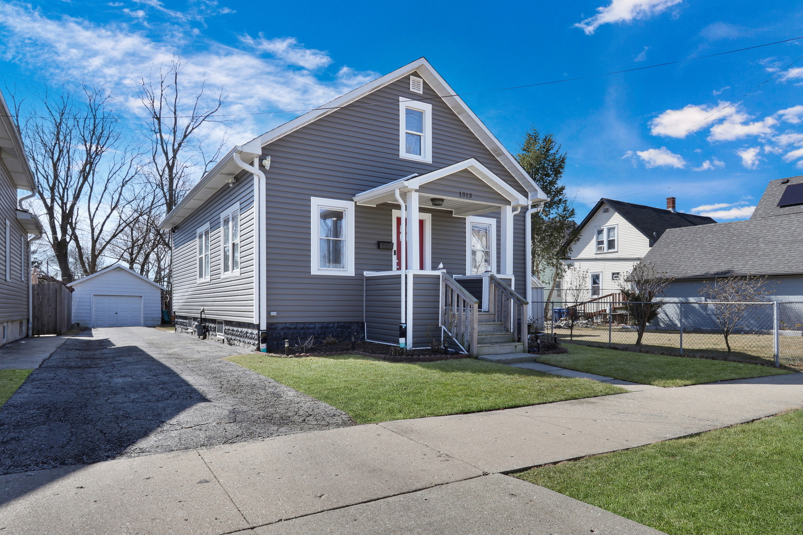 1313 W Cornelia Avenue