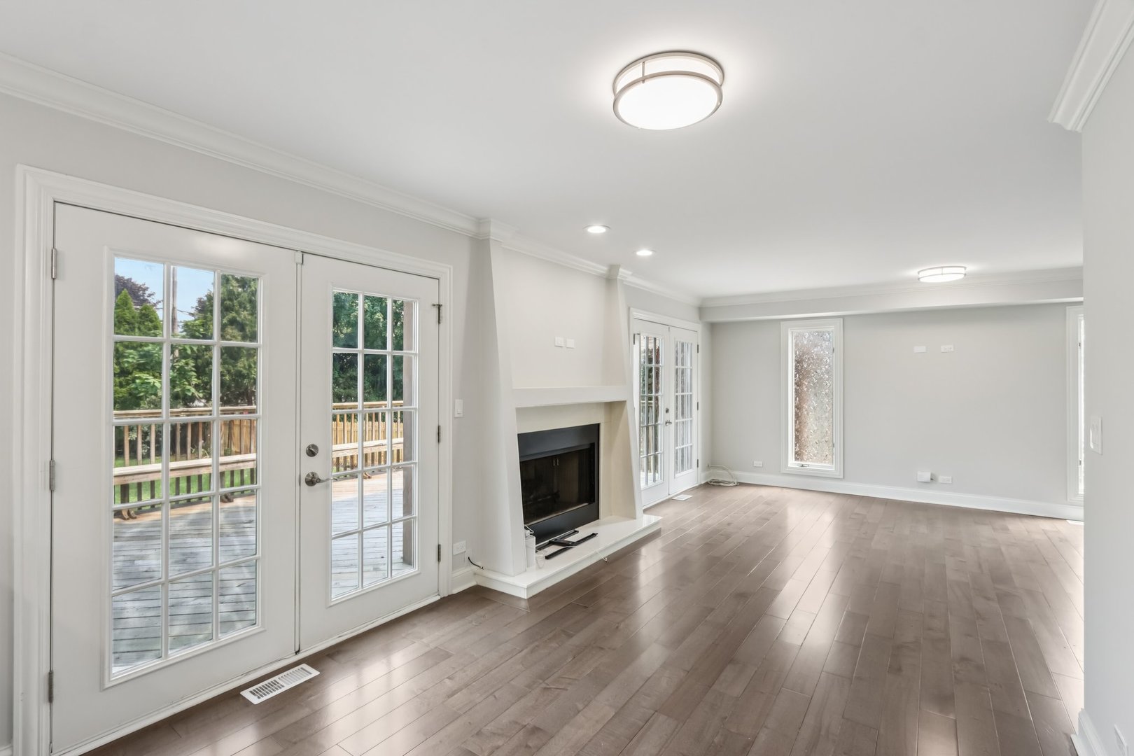 122 W Courtland Street