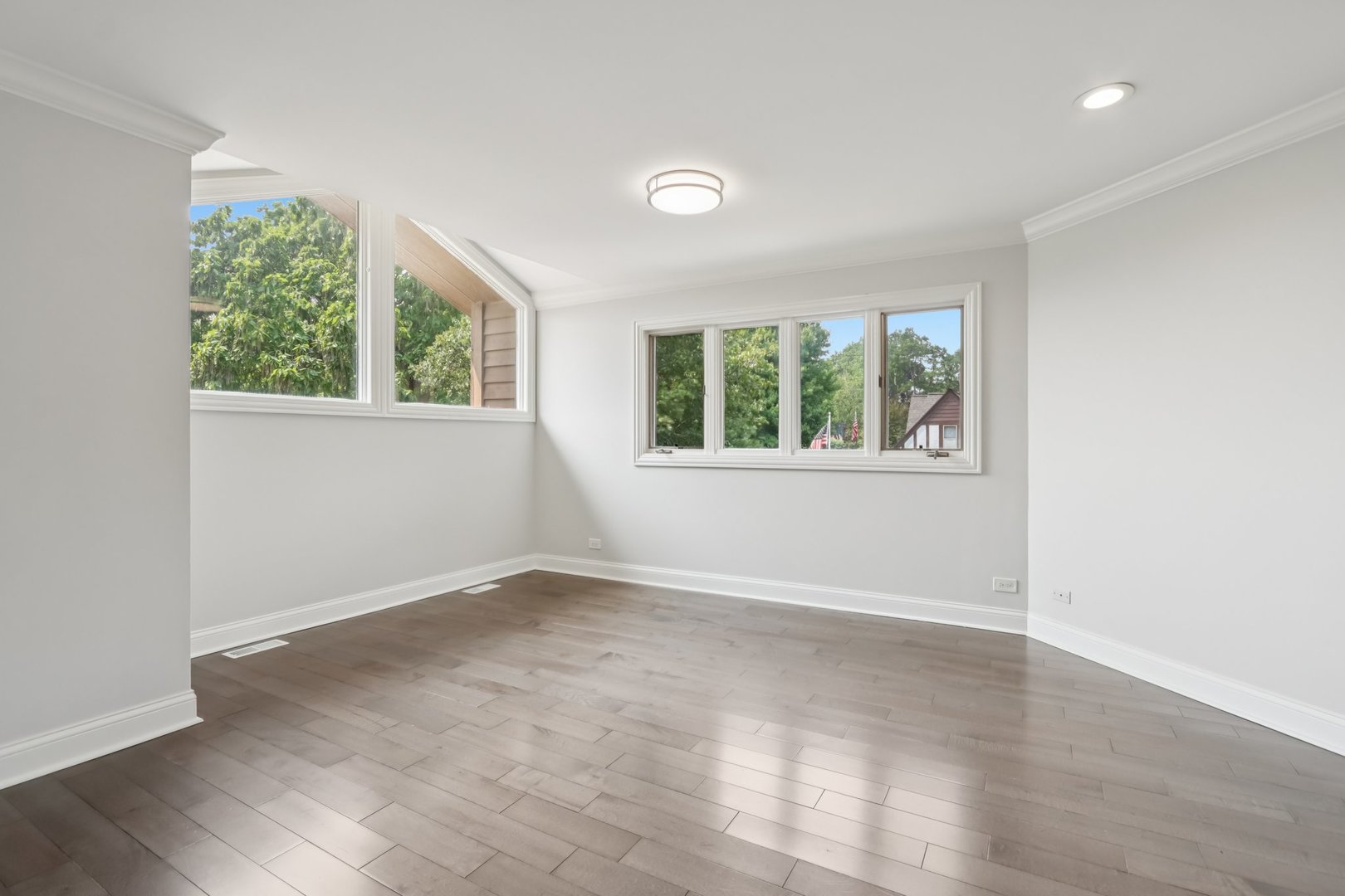 122 W Courtland Street