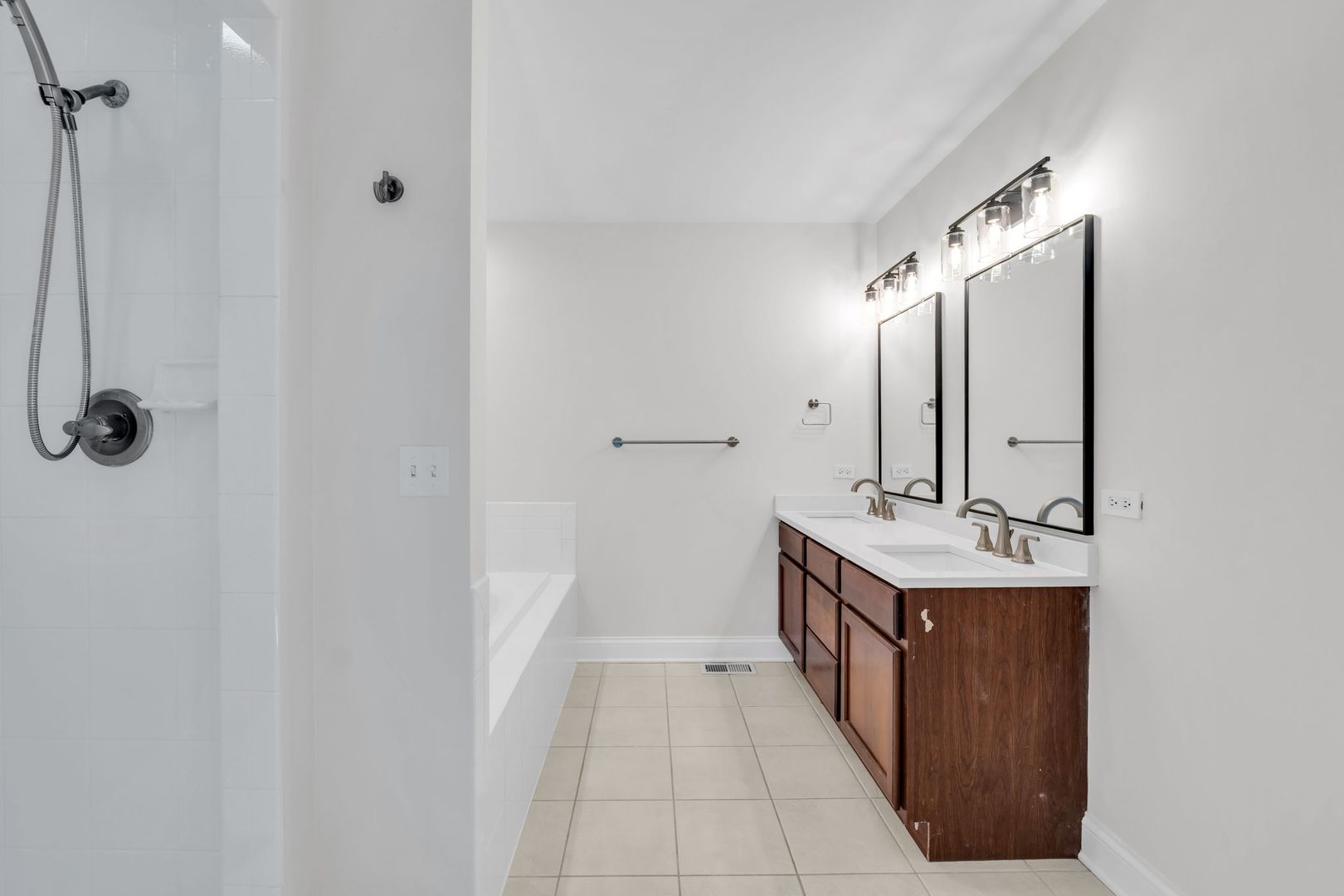 6712 PERKINS Parkway