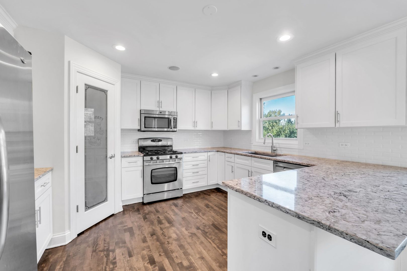 6712 PERKINS Parkway