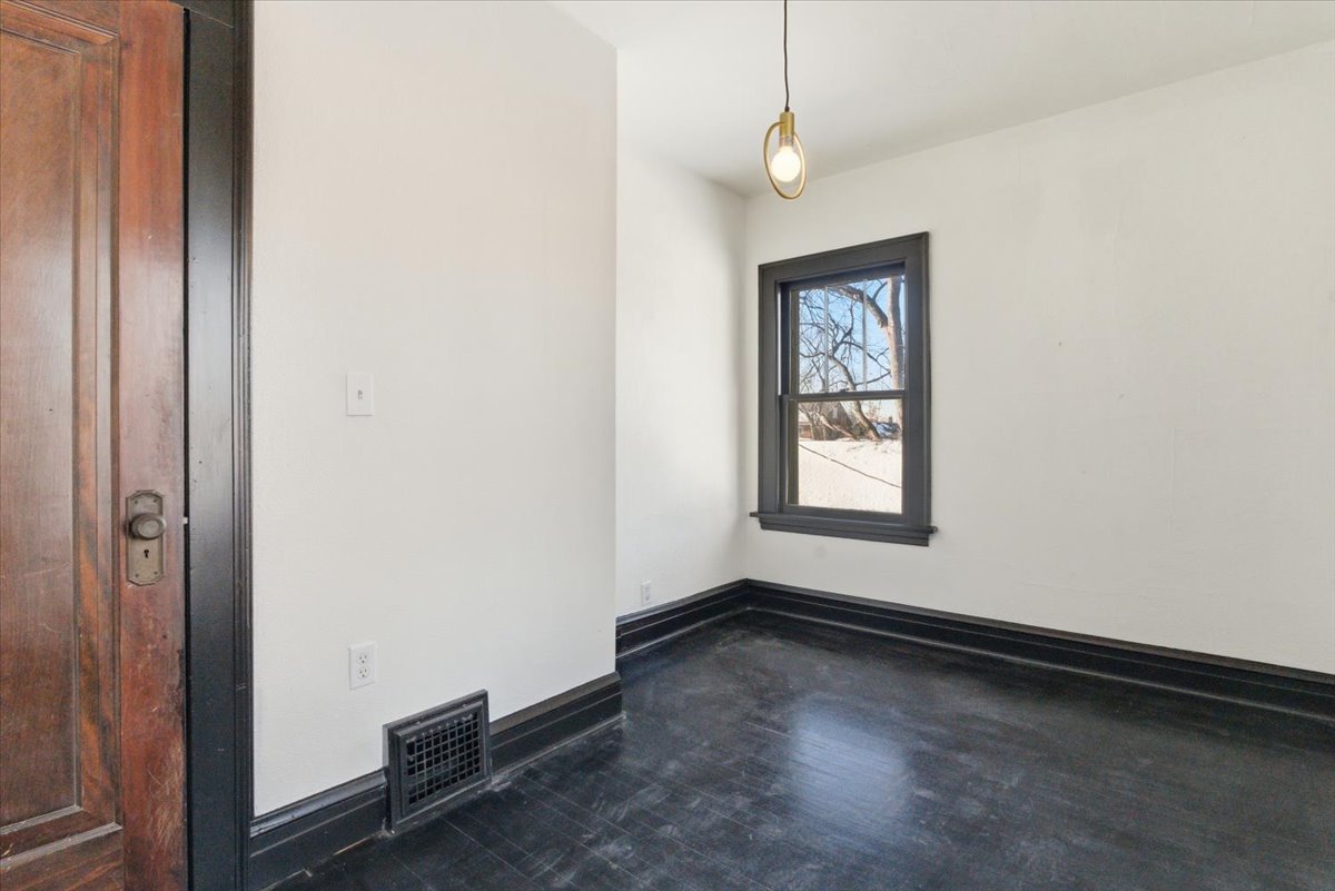306 Oak Crest Street
