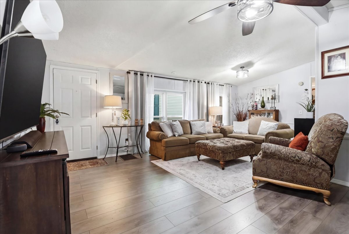 38703 N Sheridan Road Unit: 137