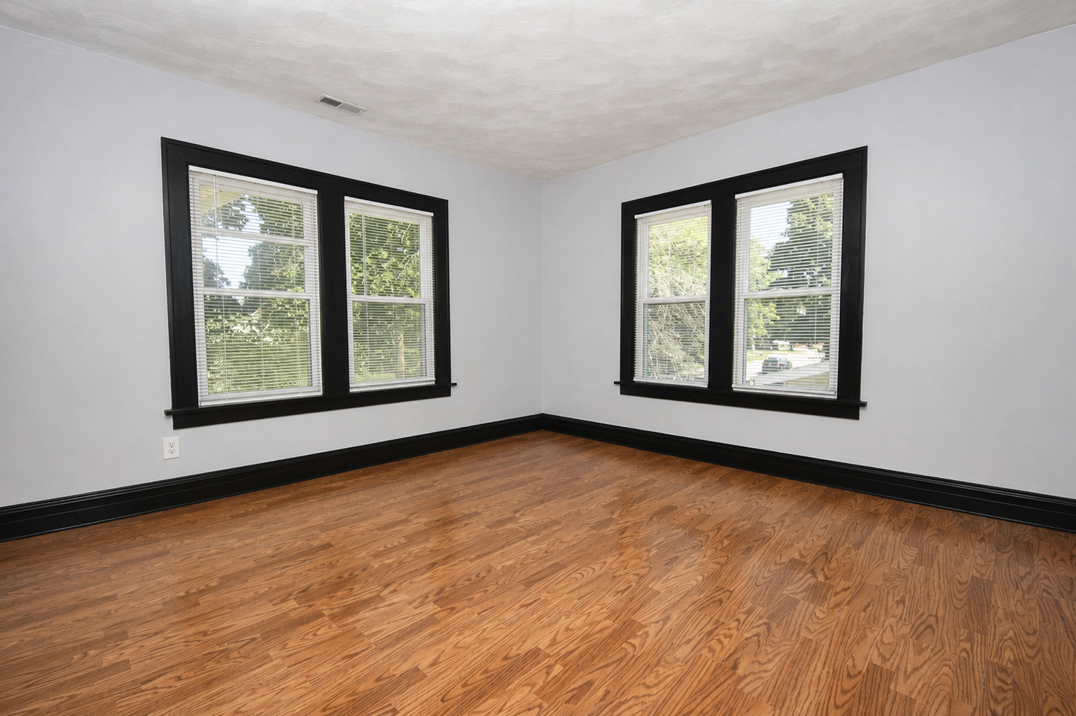 600 Sunderlin Street Unit: 2