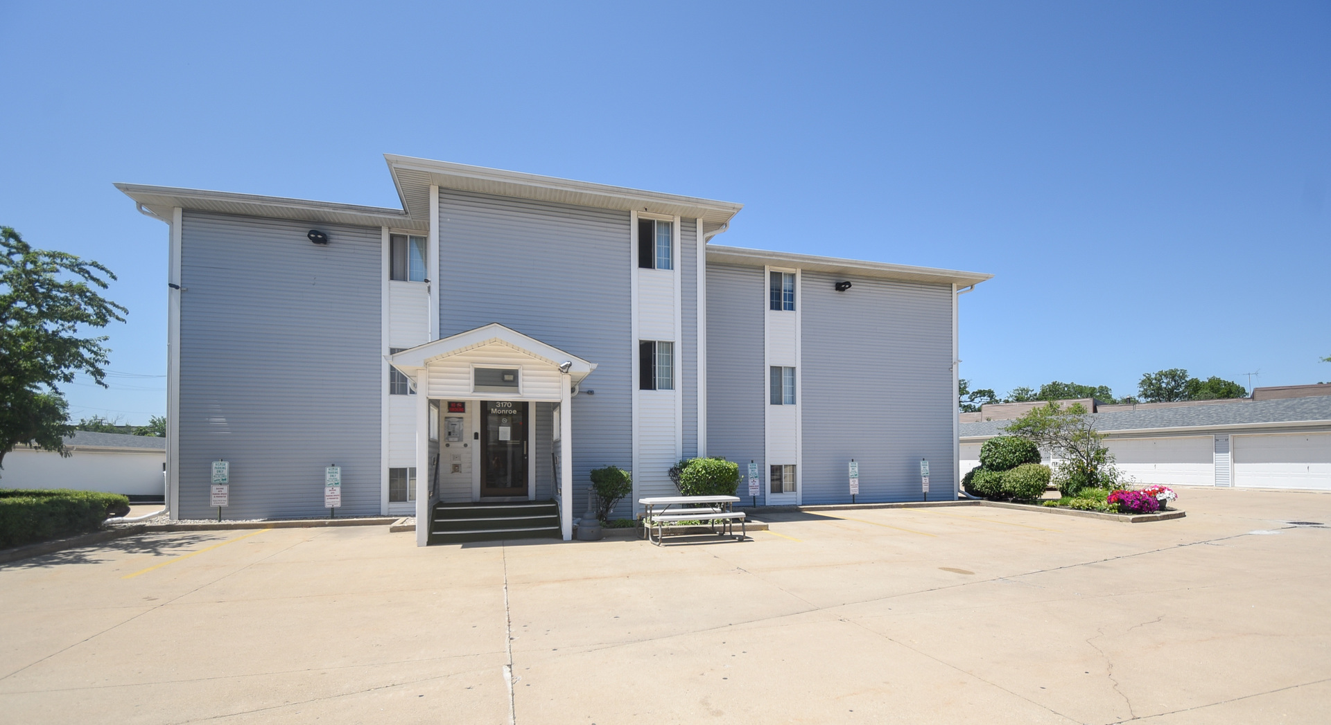 3170 W Monroe Street Unit: 112