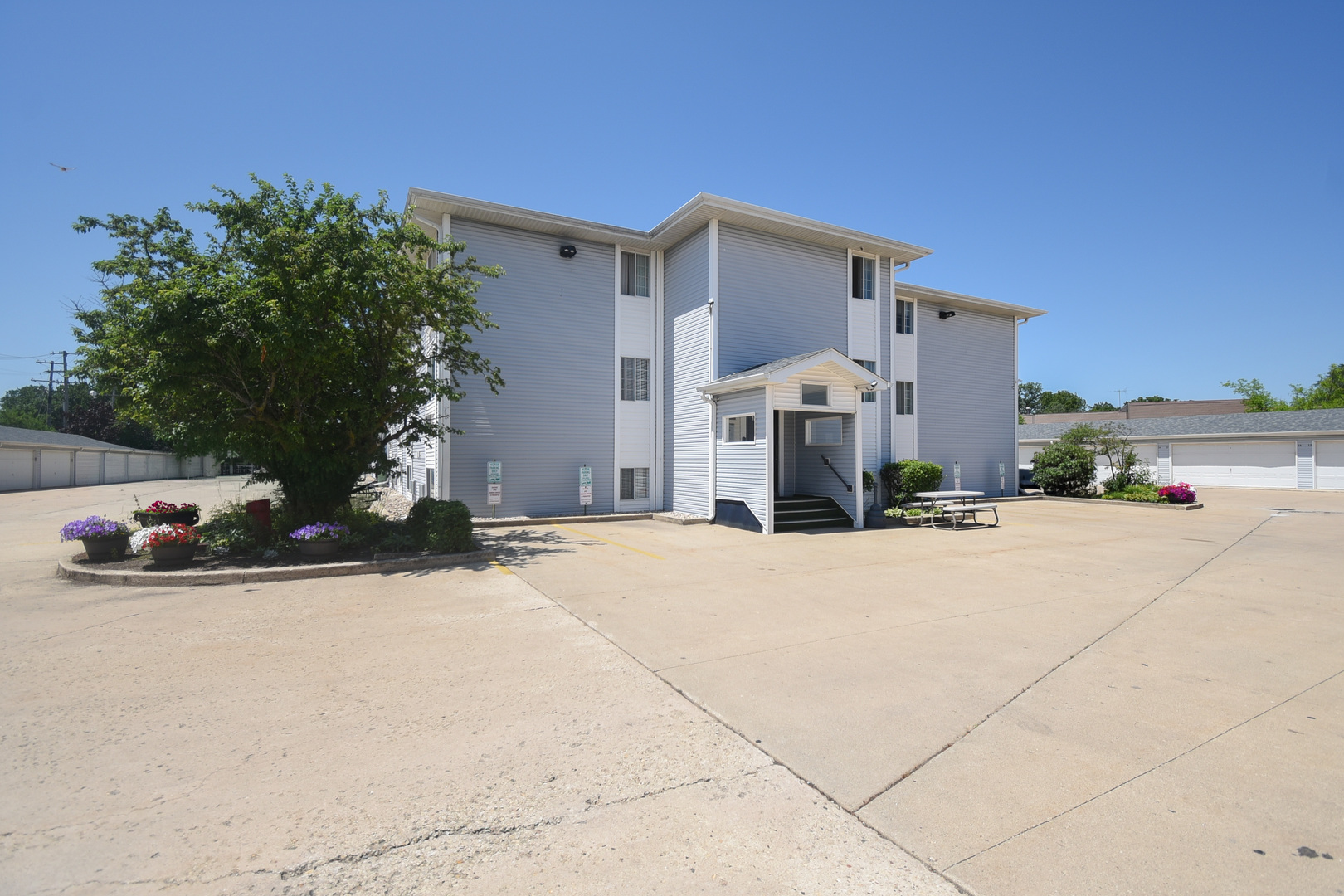 3170 W Monroe Street Unit: 112