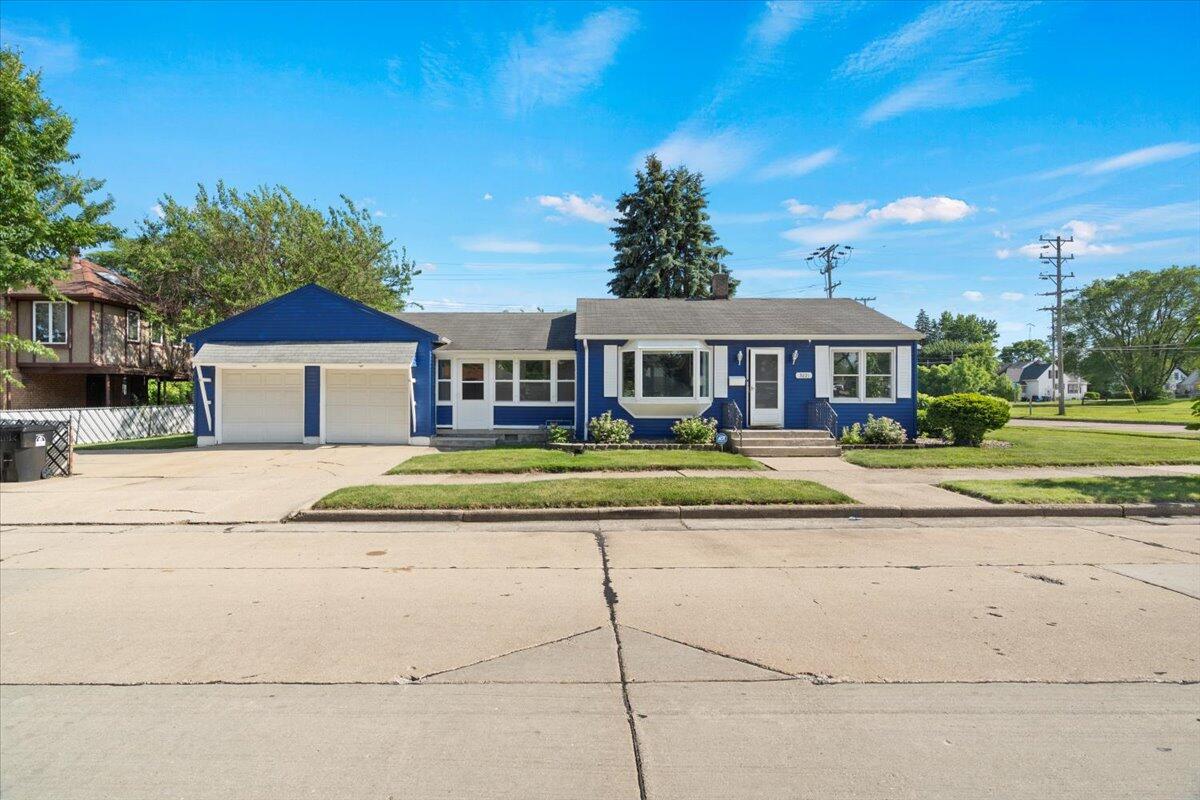 3021 Dwight St, Racine