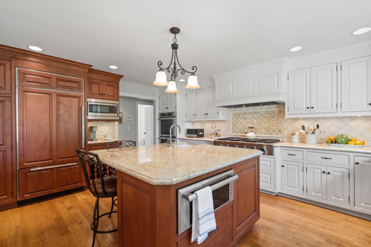 894 Tolman DR