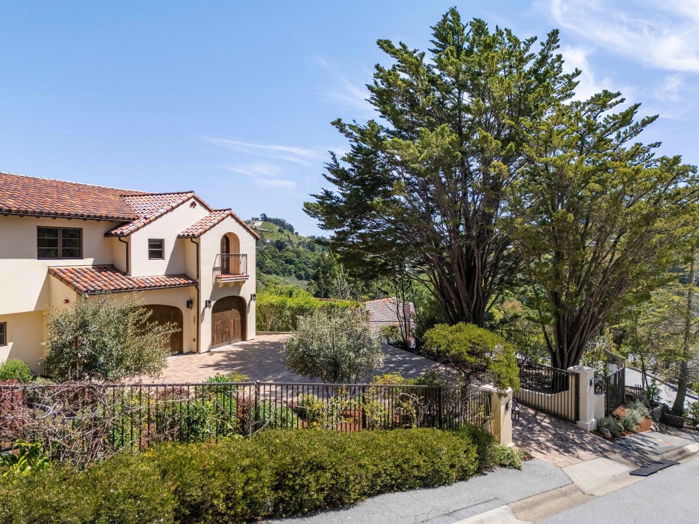 25 Searsville Court