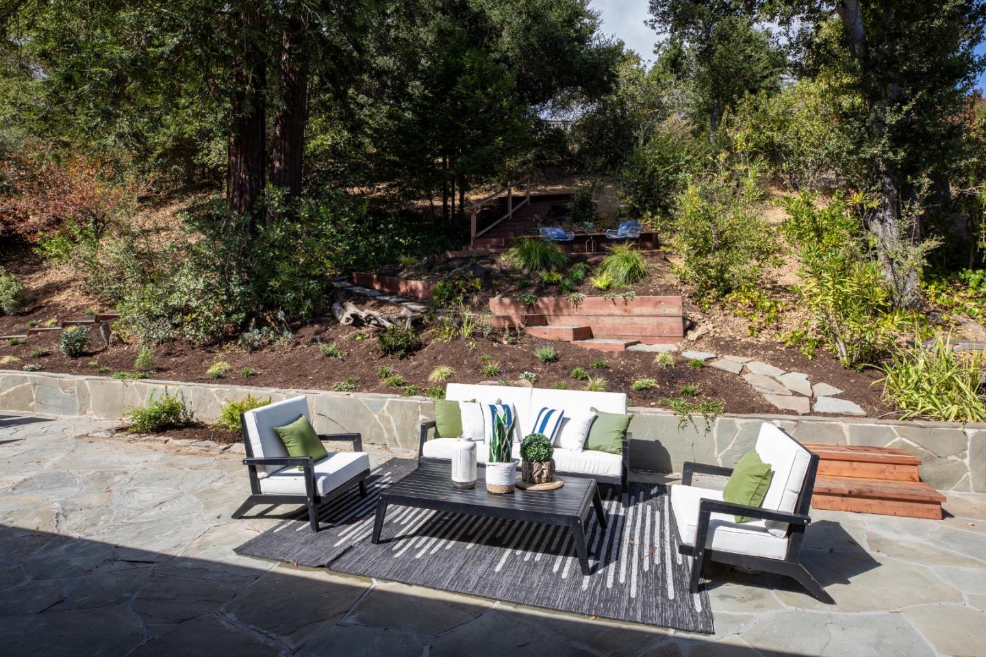 220 Canyon DR