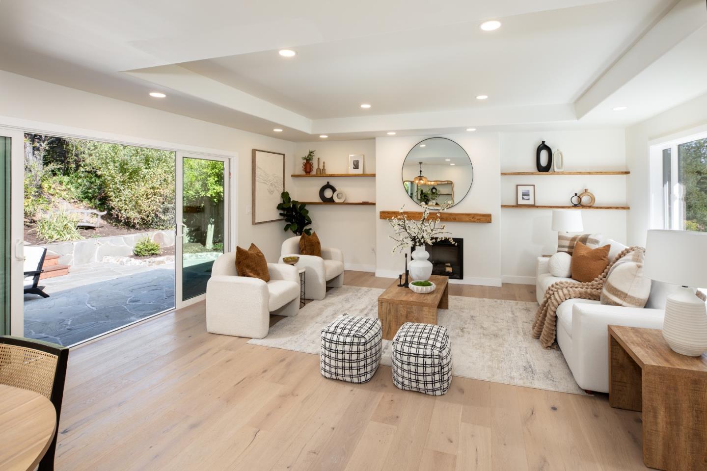 220 Canyon DR