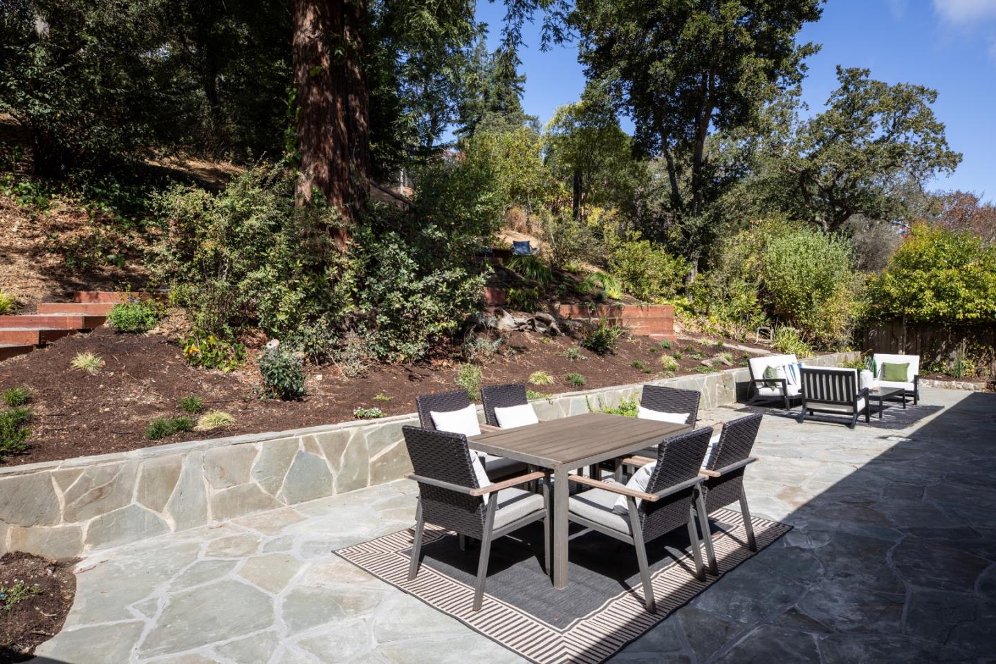 220 Canyon DR