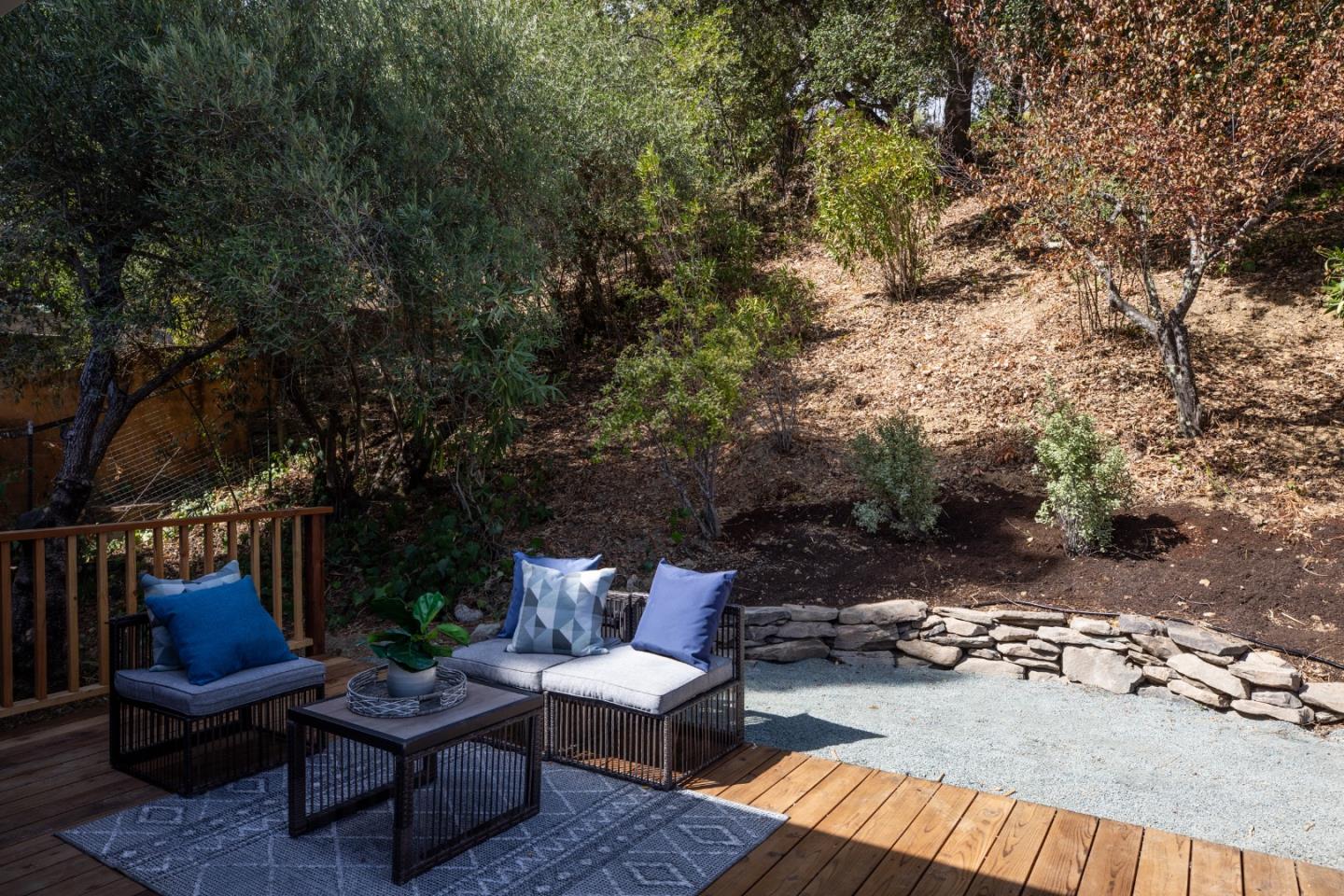 220 Canyon DR