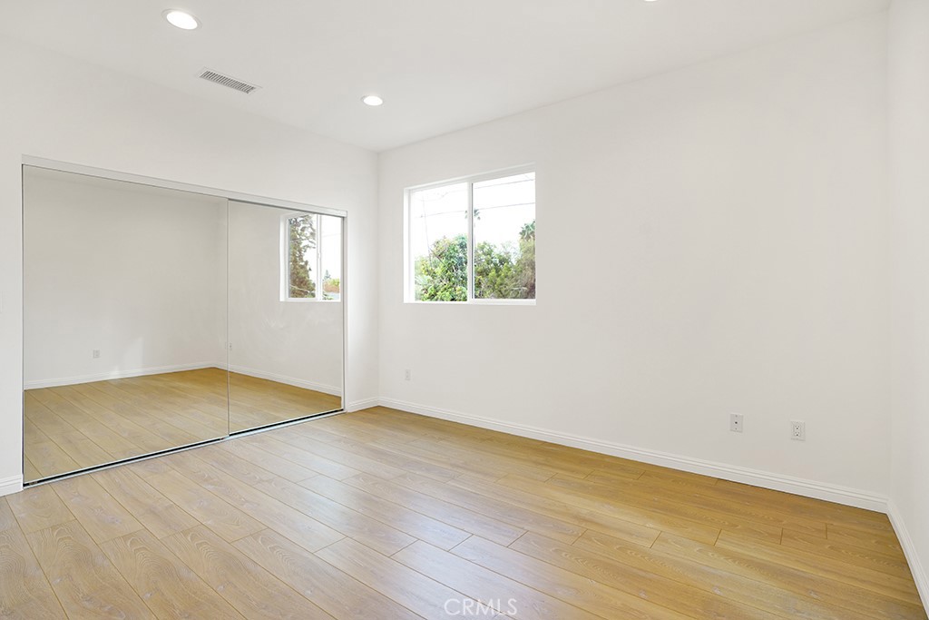 5731 1/2 Willowcrest Avenue