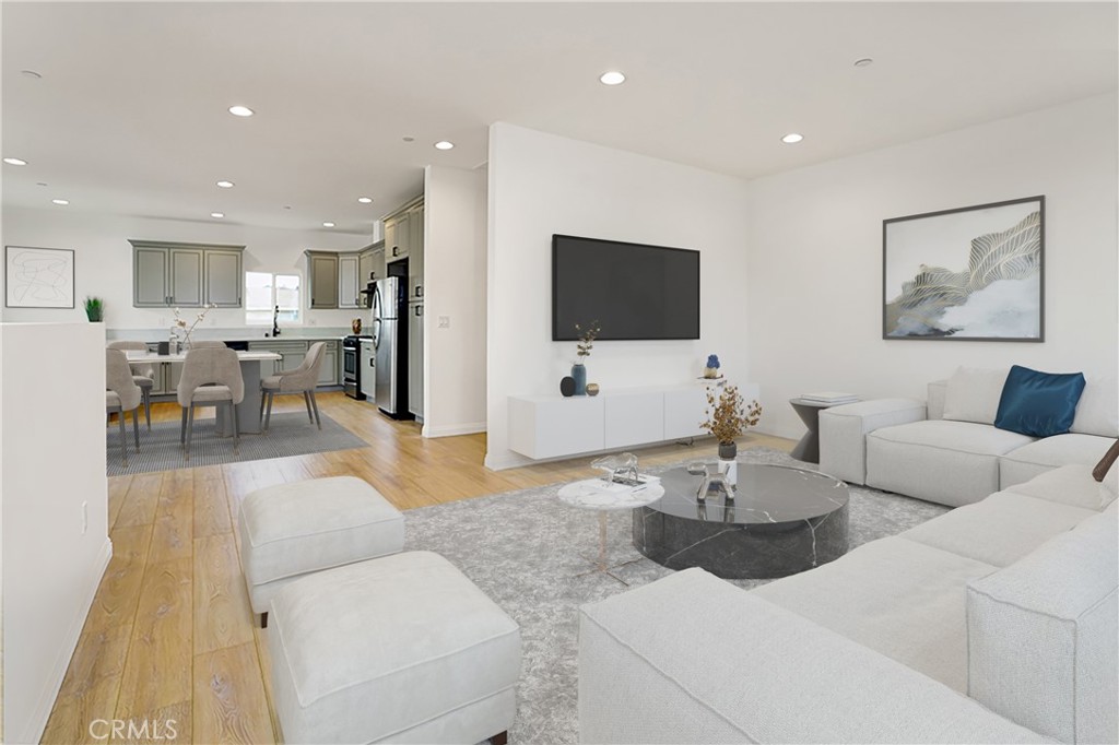 5731 1/2 Willowcrest Avenue