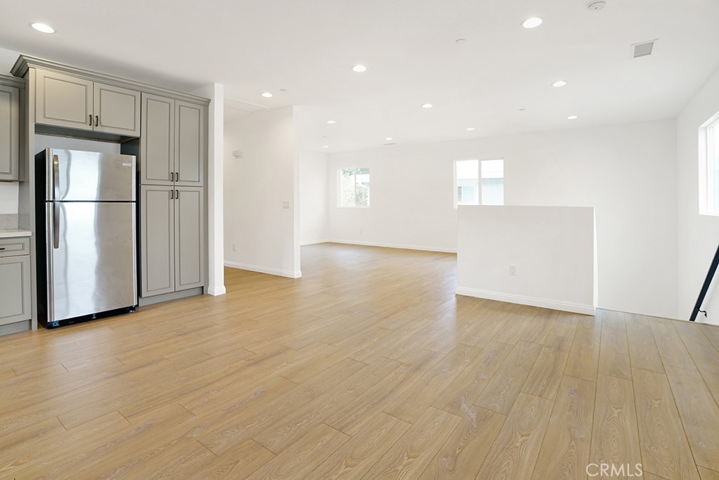 5731 1/2 Willowcrest Avenue