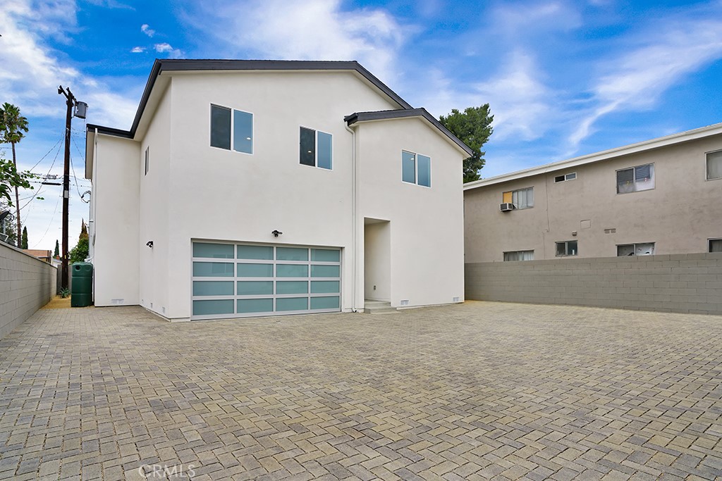 5731 1/2 Willowcrest Avenue