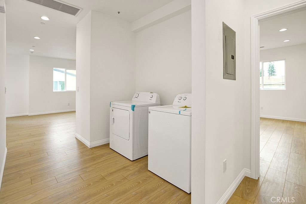 5731 1/2 Willowcrest Avenue