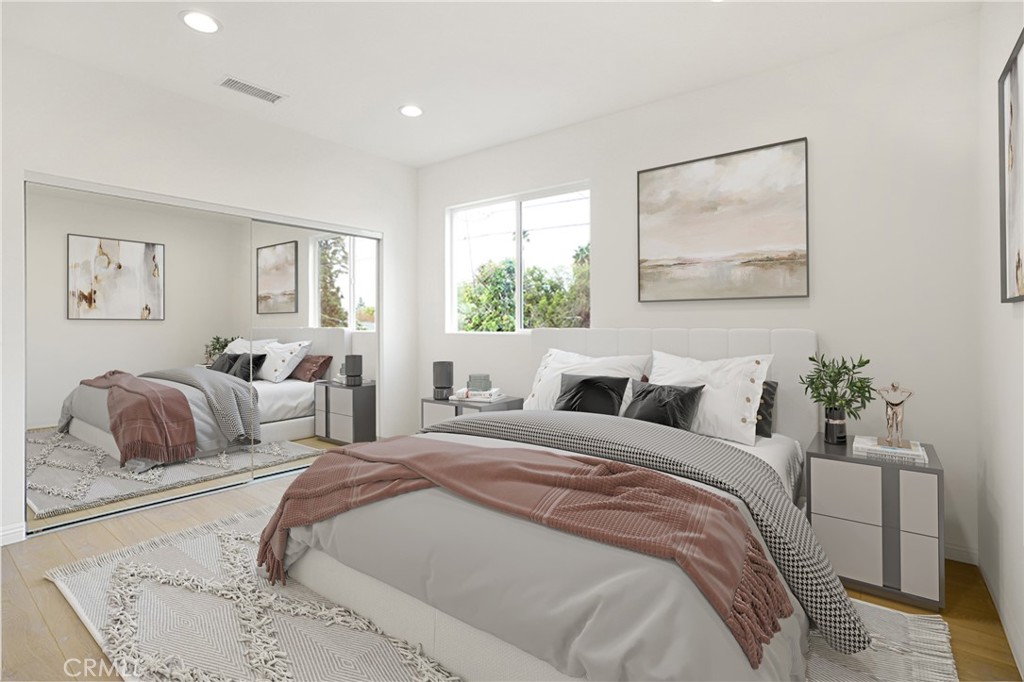 5731 1/2 Willowcrest Avenue